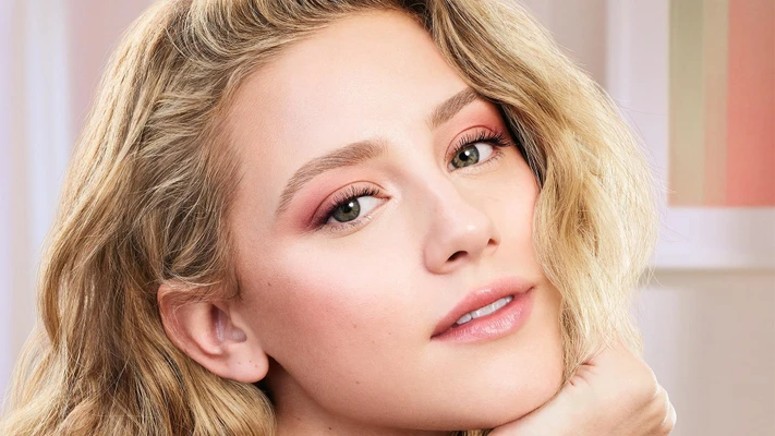 Lili Reinhart 2020