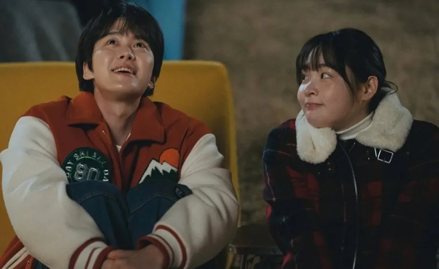 áo bomber  Kim Min-ha từ Way Back Love 