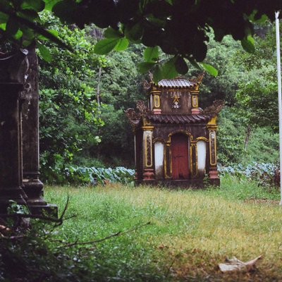 Cảnh đẹp cổ xưa trên bờ đầm