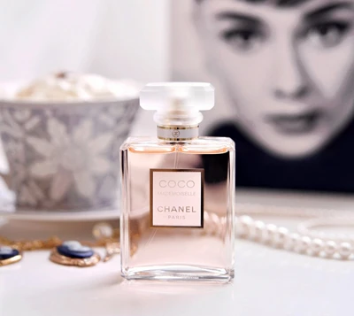 7 chai nước hoa kinh điển đàn ông thích mua tặng phụ nữ
