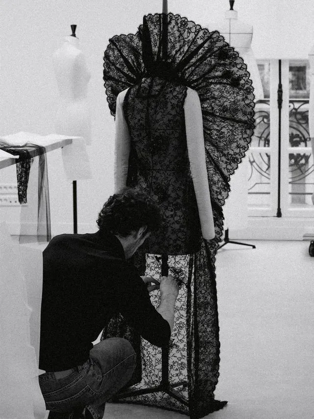 Trang phục trình diễn của Sabrina Carpenter tại Coachella