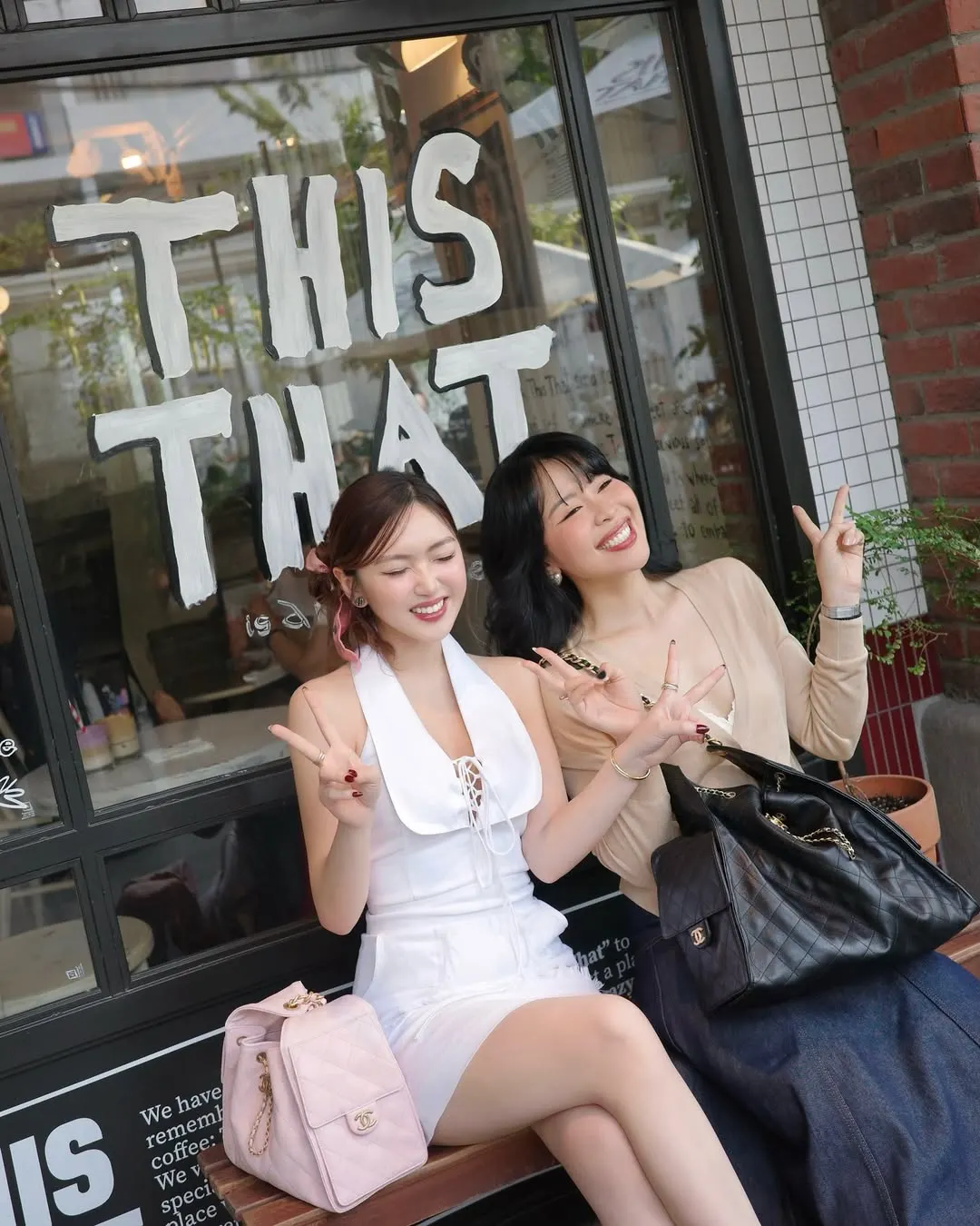 Chloe diện áo yếm mùa Hè