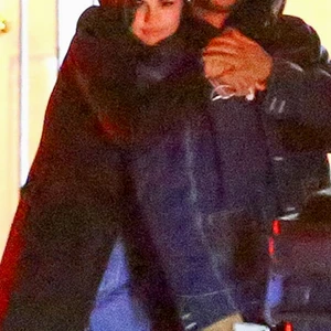 Selena Gomez lộ ảnh hẹn hò với The Weeknd