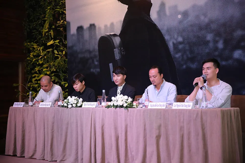 ‘Hừng đông’ của Hoàng Rob ELLE VN
