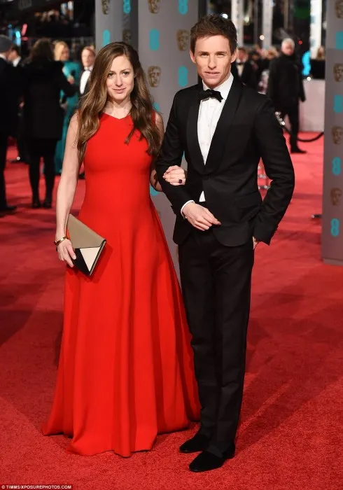 "Cô gái Đan Mạch" Eddie Redmayne sánh đôi bên vợ