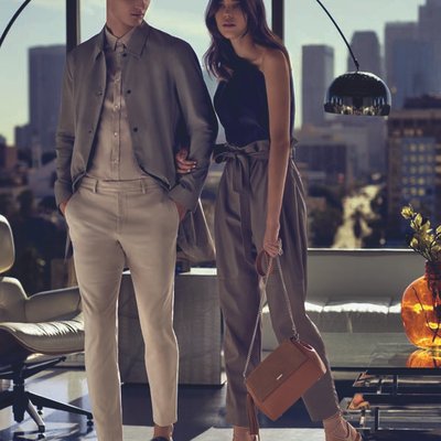 Các sản phẩm giày và ví trong hình minh họa thuộc BST Xuân-Hè 2017 của Pedro