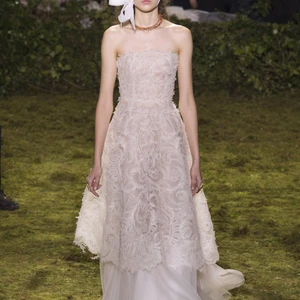 Những BST nổi bật tại tuần lễ Haute Couture Xuân-Hè 2017 - ELLE VN