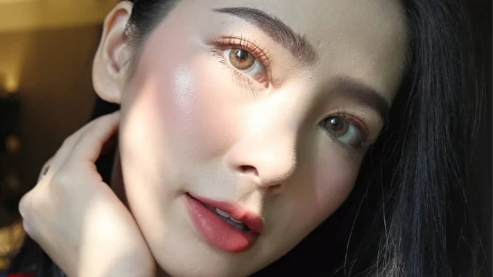 Bí quyết trang điểm lâu trôi, bất chấp ngày Hè nắng nóng