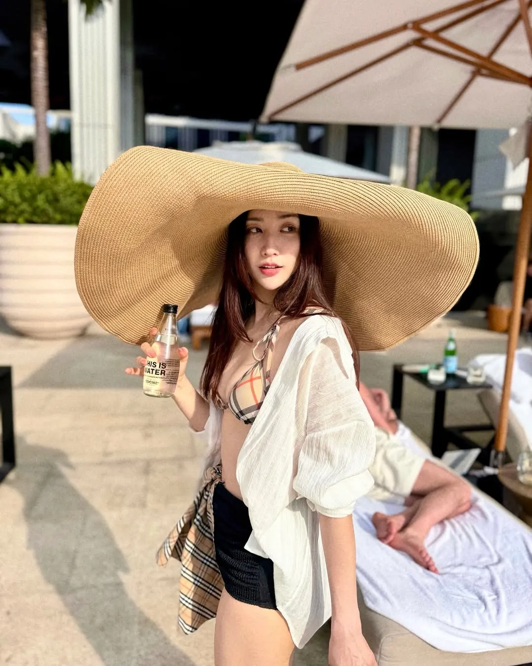 sao hàn diện đồ đi biển mũ cói
