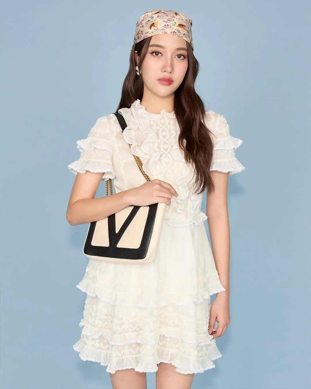 Thời trang của Freen Sarocha đầm bồng 