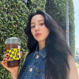 Caffeine khiến hormone cortisol tăng cao khi uống cà phê lúc bụng đói.