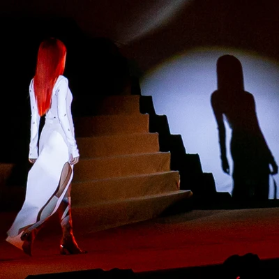 Minh Tú trình diễn tại ELLE Fashion Show 2022 BST Figure CHATS by C.Dam