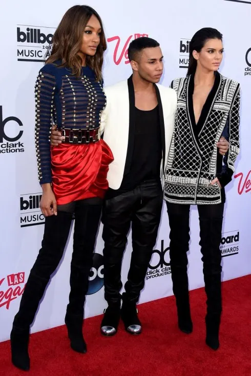 Bộ ba đã giới thiệu sự hợp tác giữa Balmain và H&M ngay trên thảm đỏ, trước truyền thông quốc tế.