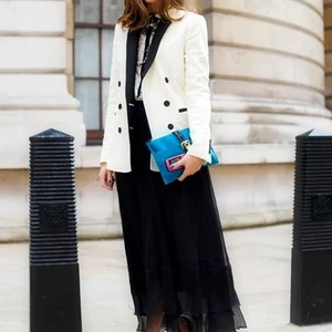 thời trang tuổi 30 với clutch dự tiệc