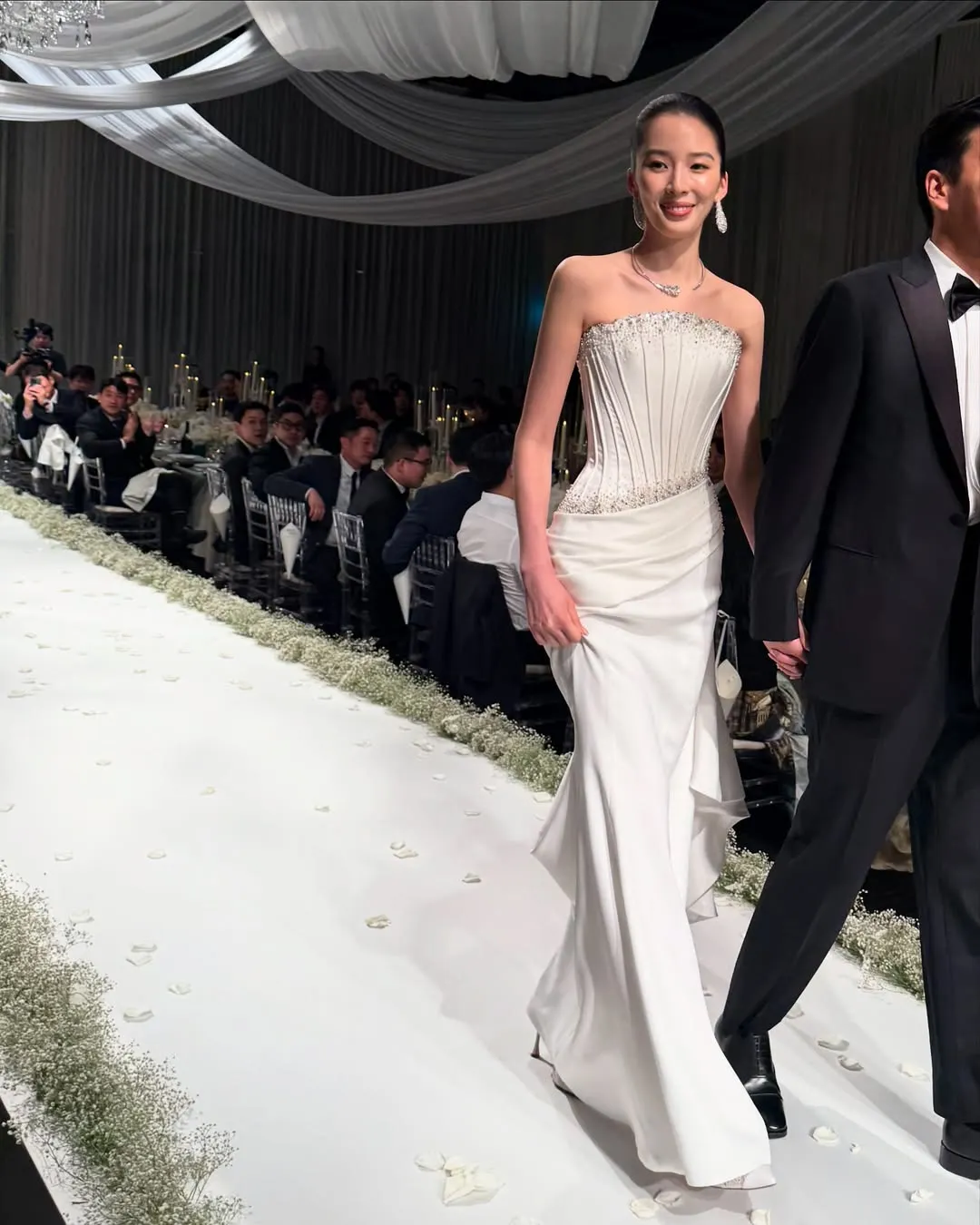 đầm cưới cô dâu Irene Kim