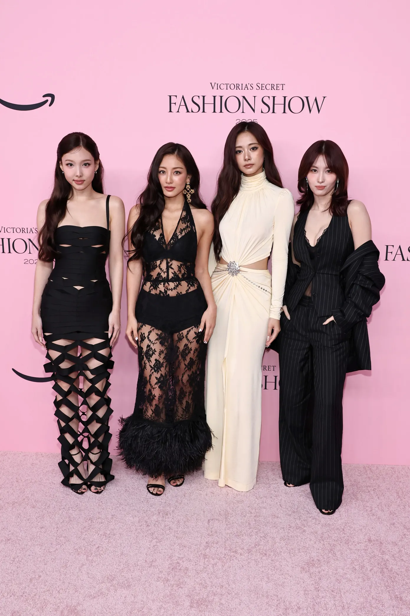 twice trên thảm hồng victoria's secret