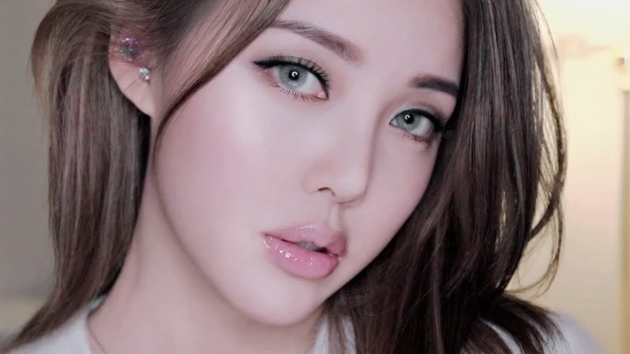 Trang điểm son nude như Pony. Ảnh: vloggest.