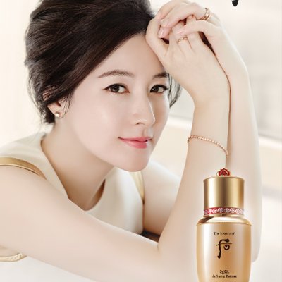 Sản phẩm Đông y Hoàng cung mang lại cảm nhận rất khác biệt từ thiết kế, mùi hương, mang lại cảm giác được trân trọng như một vị Hoàng hậu.