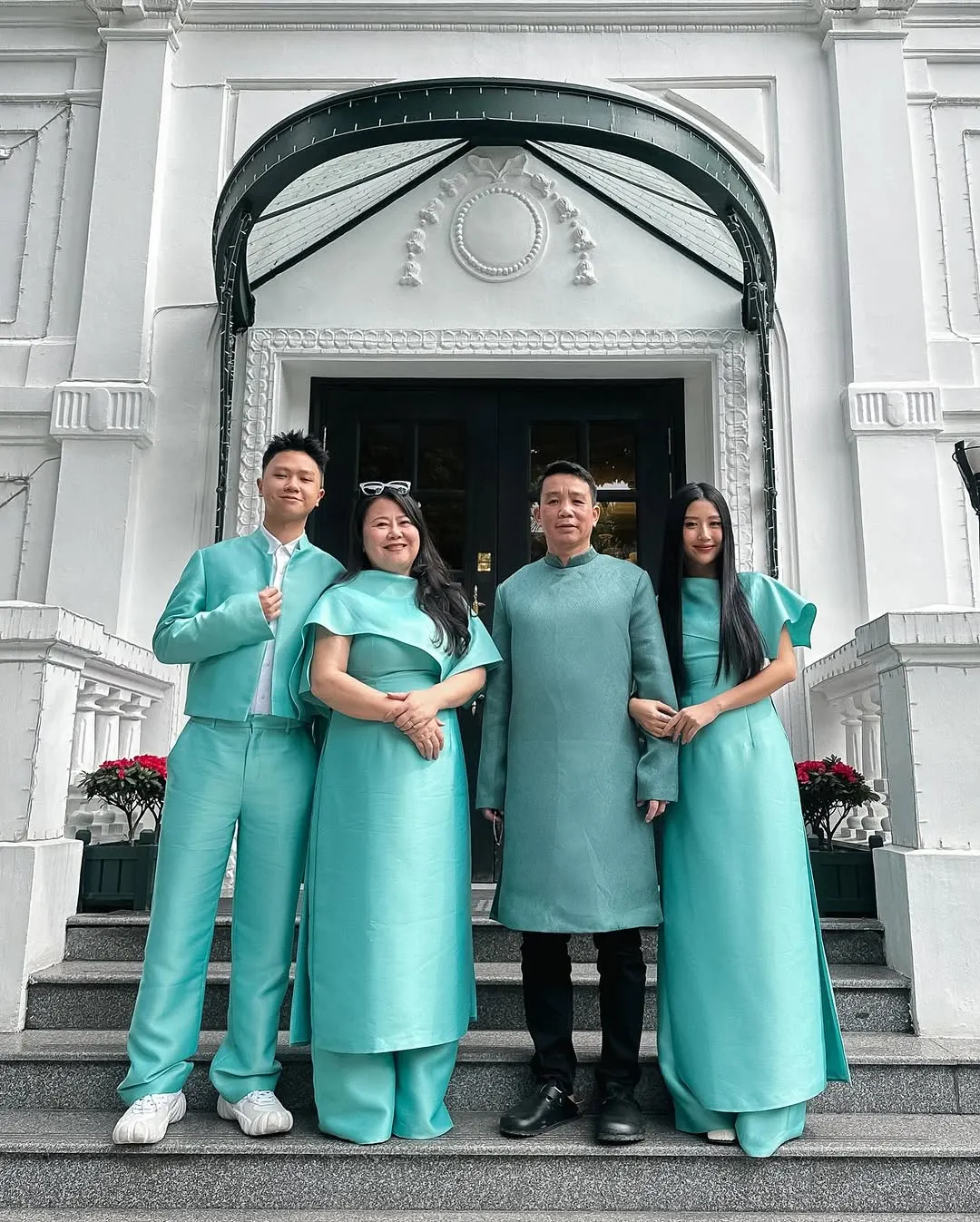 trang phục Tết Giáp Thìn gia đình quỳnh anh shyn