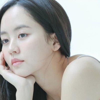 Kem dưỡng ẩm phù hợp sẽ giúp bạn cải thiện tình trạng da dầu mụn.