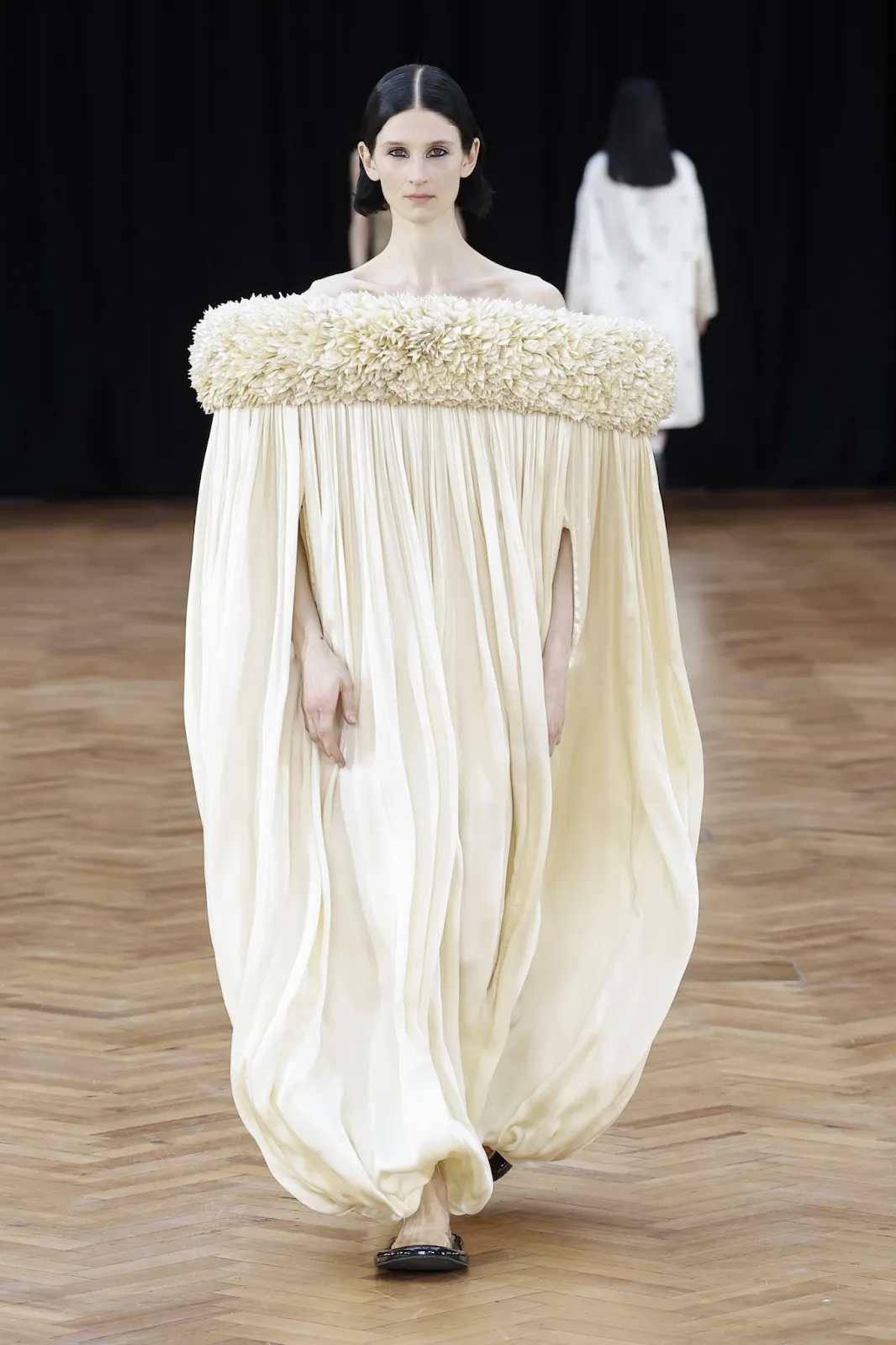 Cuộc hội ngộ cảm động của hàng ngàn nghệ nhân, nơi thời trang trở thành phương tiện kết nối những giá trị nhân văn cao đẹp.