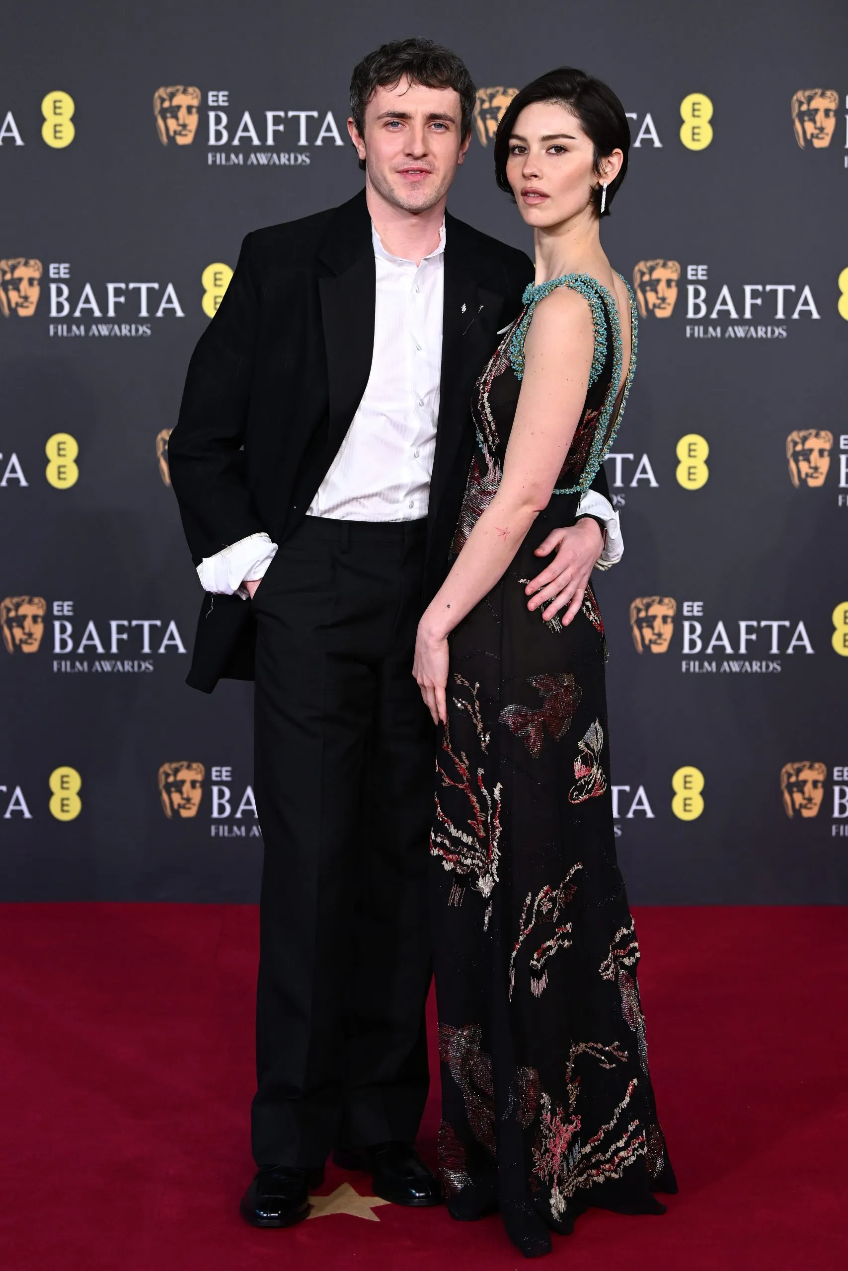 Paul Mescal và Gracie Abrams tại lễ trao giải BAFTA 2026