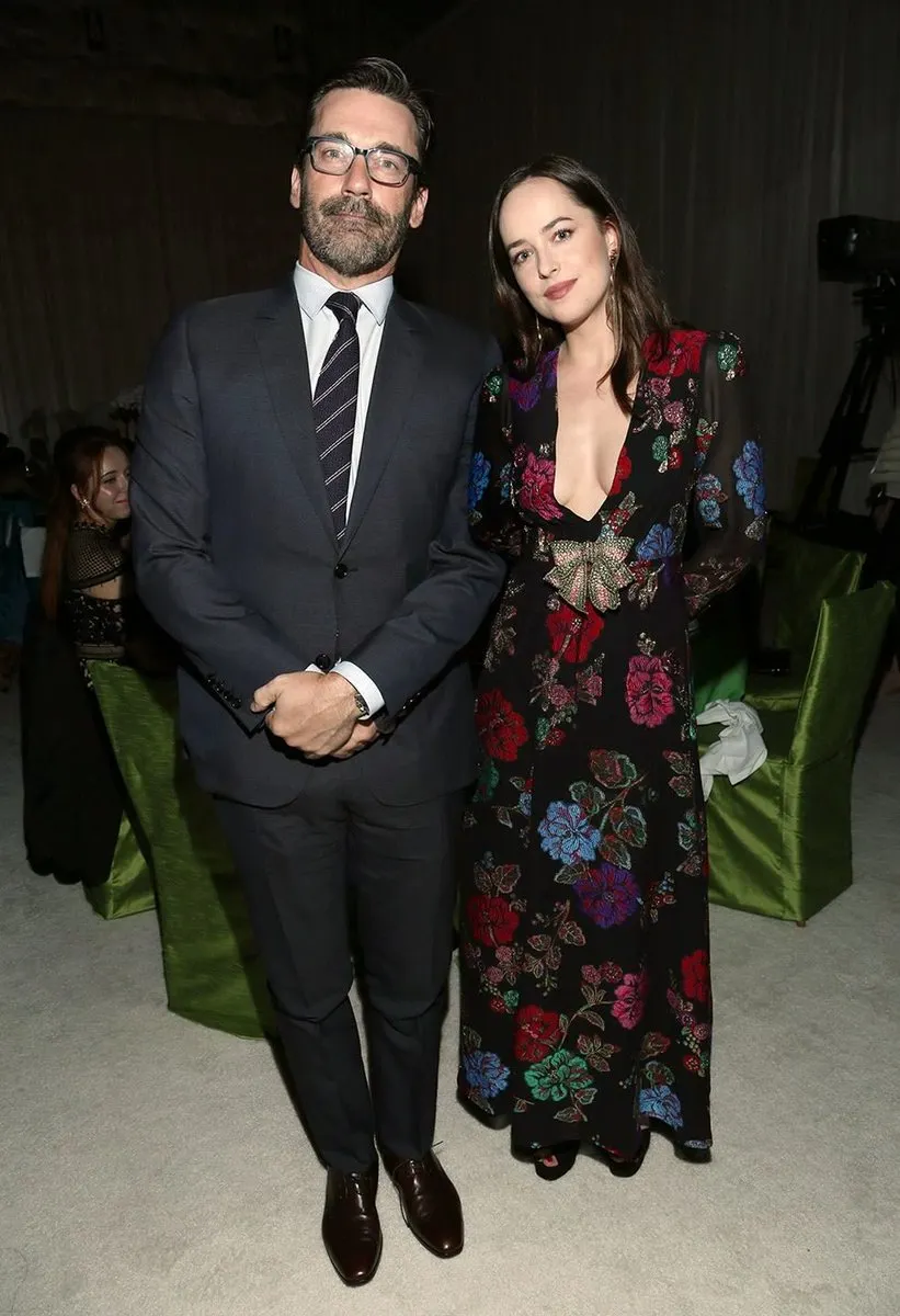 Jon Hamm và Dakota Johnson
