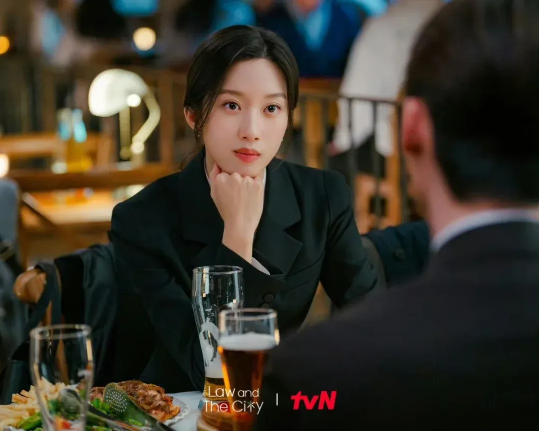Tạo hình mới của Moon Ga Young trong Law And The City 