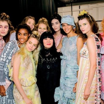 hậu trường buổi trình diễn của anna sui