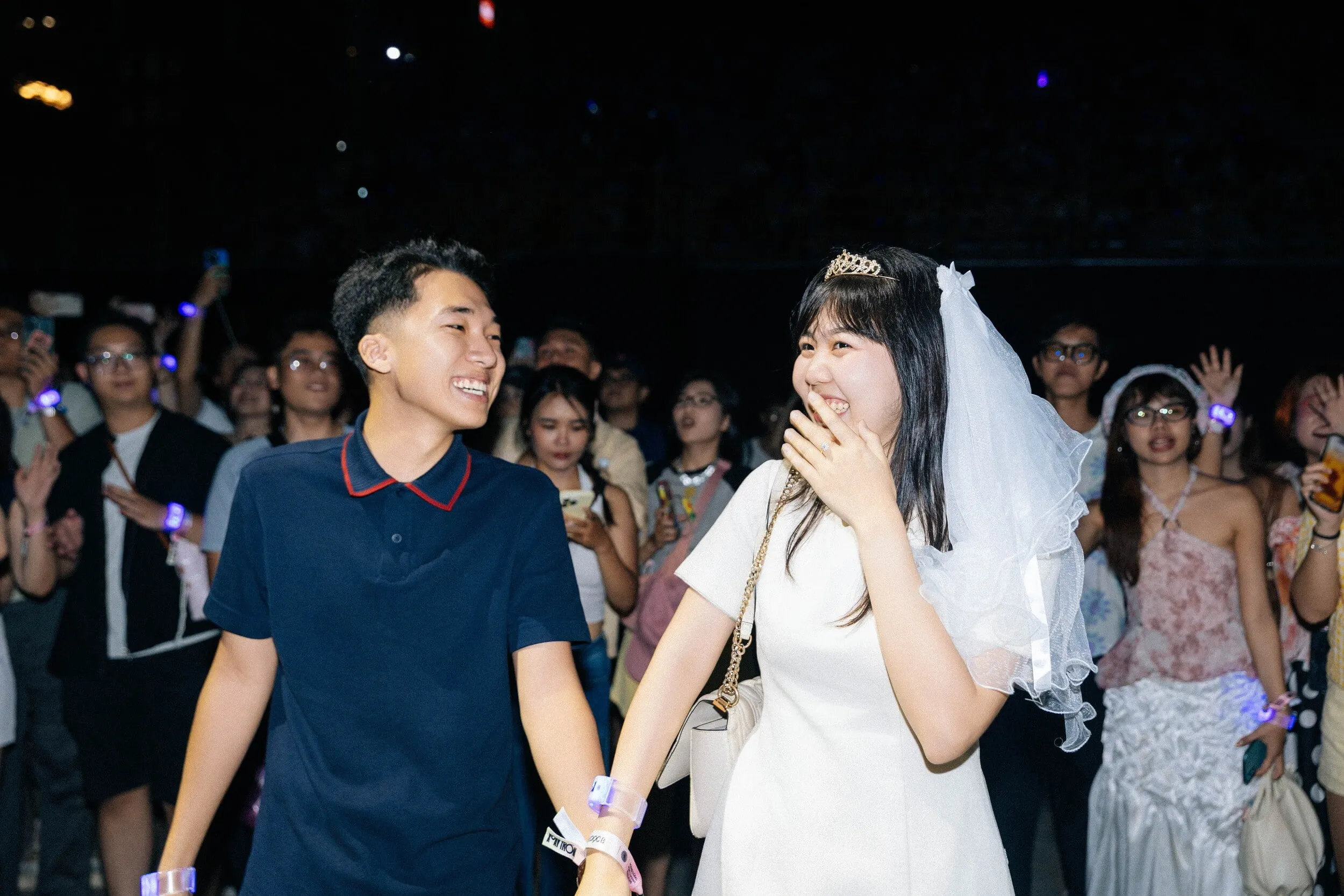 4 cặp đôi cầu hôn trong concert Xoay Tròn của Hoàng Dũng.