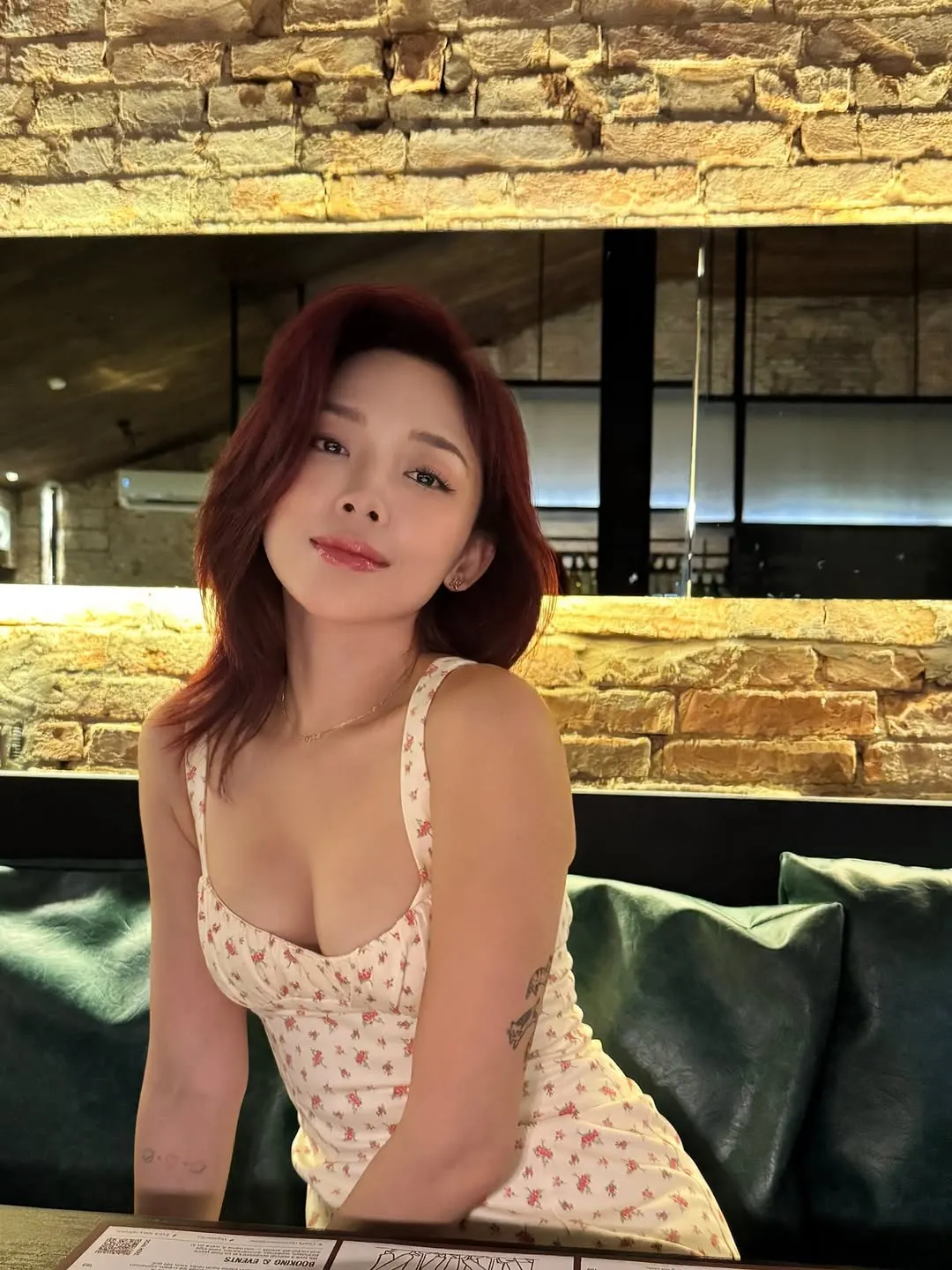 Tóc Tiên nhuộm tóc nâu đỏ