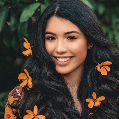 Mùi hương trên tóc-Cô gái đính hoa trên tóc.