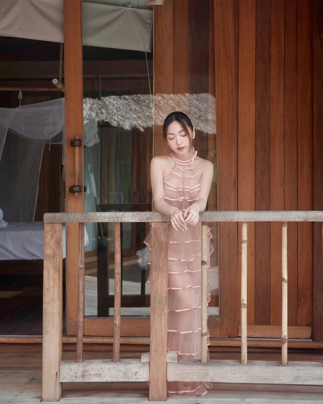 đầm cổ yếm chloe nguyễn