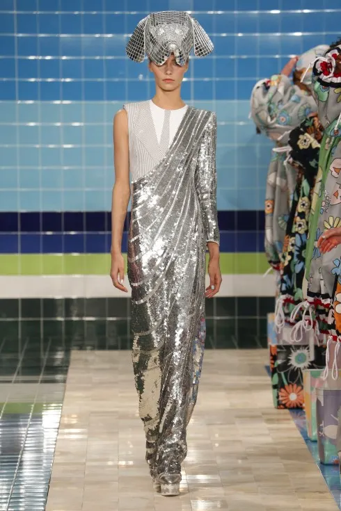 Chiếc váy ánh kinh của Thom Browne