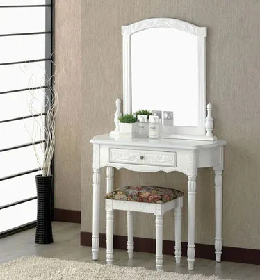 Kiểu bàn phấn trang điểm gọn gàng như thế này là gợi ý không tồi cho căn phòng có diện tích nhỏ