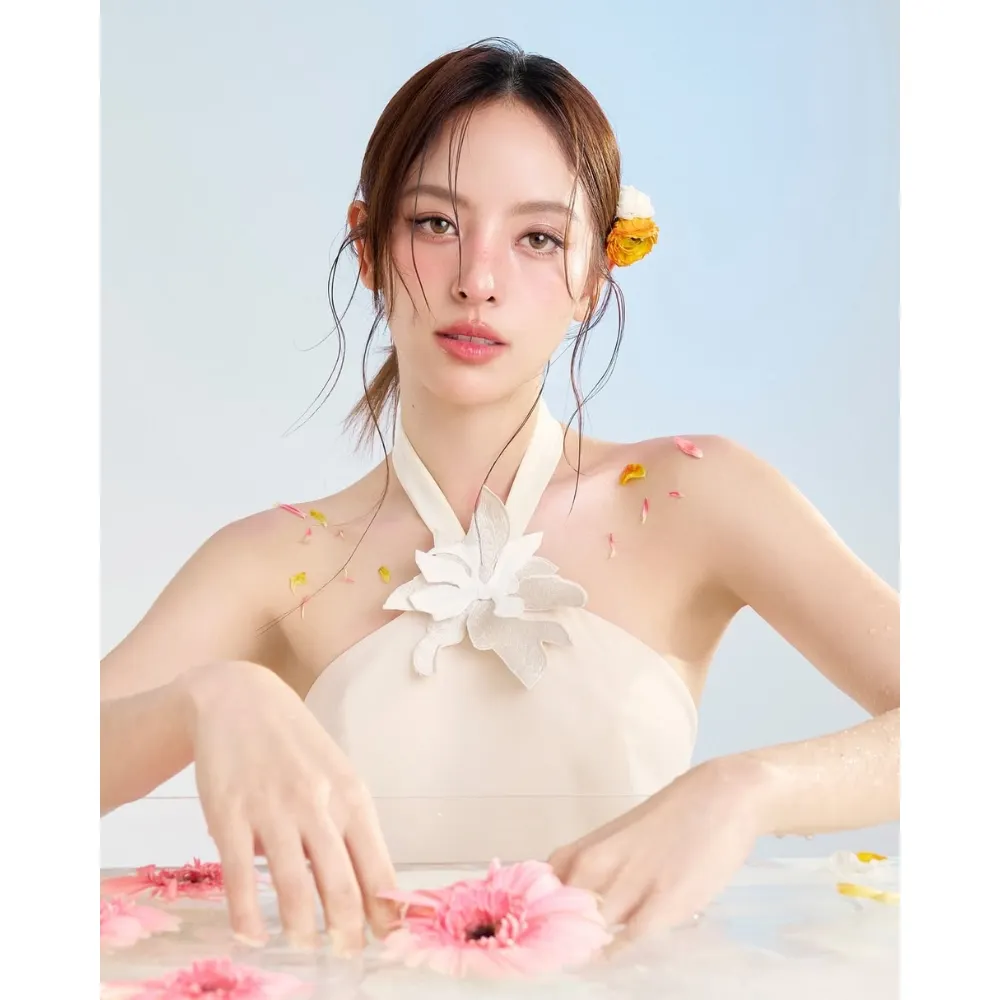 Hình ảnh concept hoa nghệ thuật của diễn viên Thái Lan Nychaa Nuttanicha