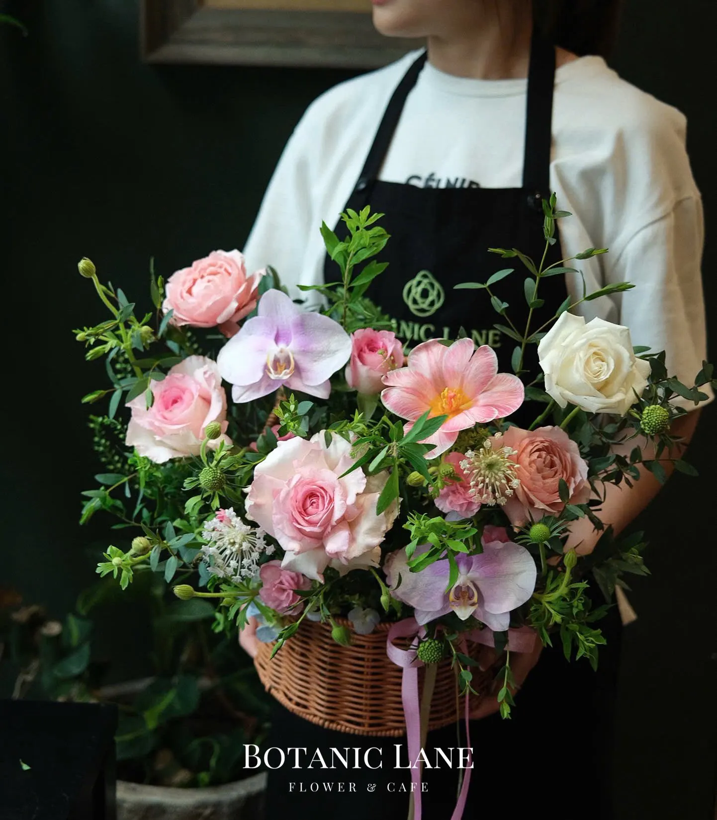 Hoa được cắm tại Botanic Lane trong chiến dịch ELLE Lifestyle Map