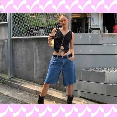 Quần đùi denim và công thức casual chic đơn giản mà mới lạ