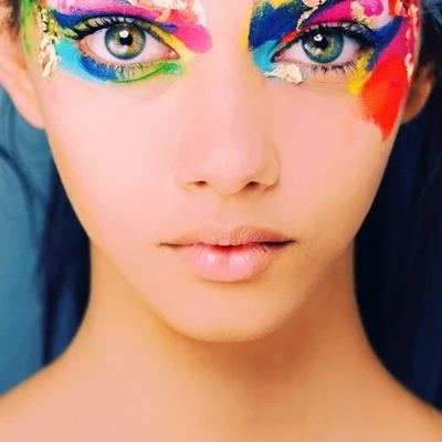 Trang điểm cho mùa lễ hội