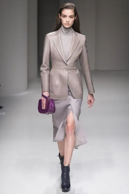 Thiết kế mở đầu BST Thu-Đông 2017 của Salvatore Ferragamo