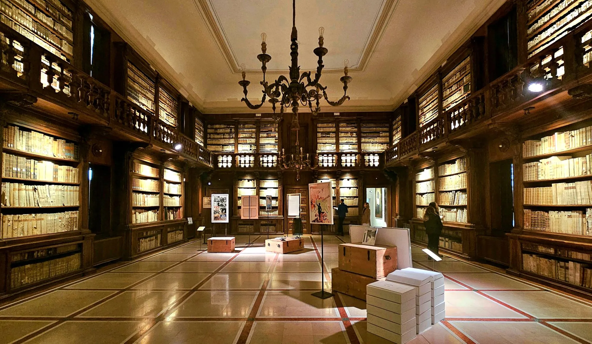 Biblioteca Capitolare là thư viện cổ nhất trên thế giới vẫn còn hoạt động, nằm tại Verona, Ý