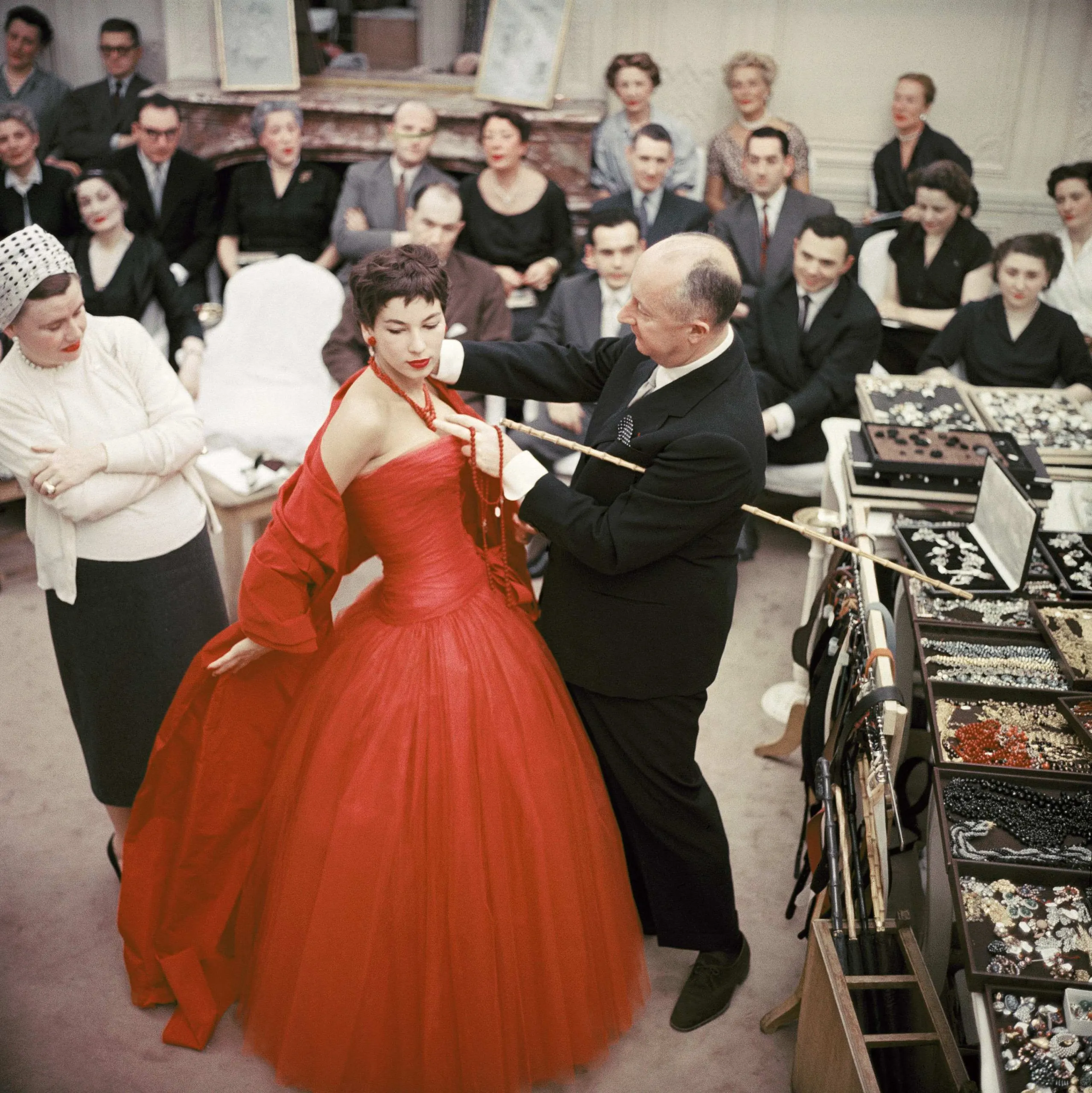 Christian Dior và các người mẫu trong show diễn