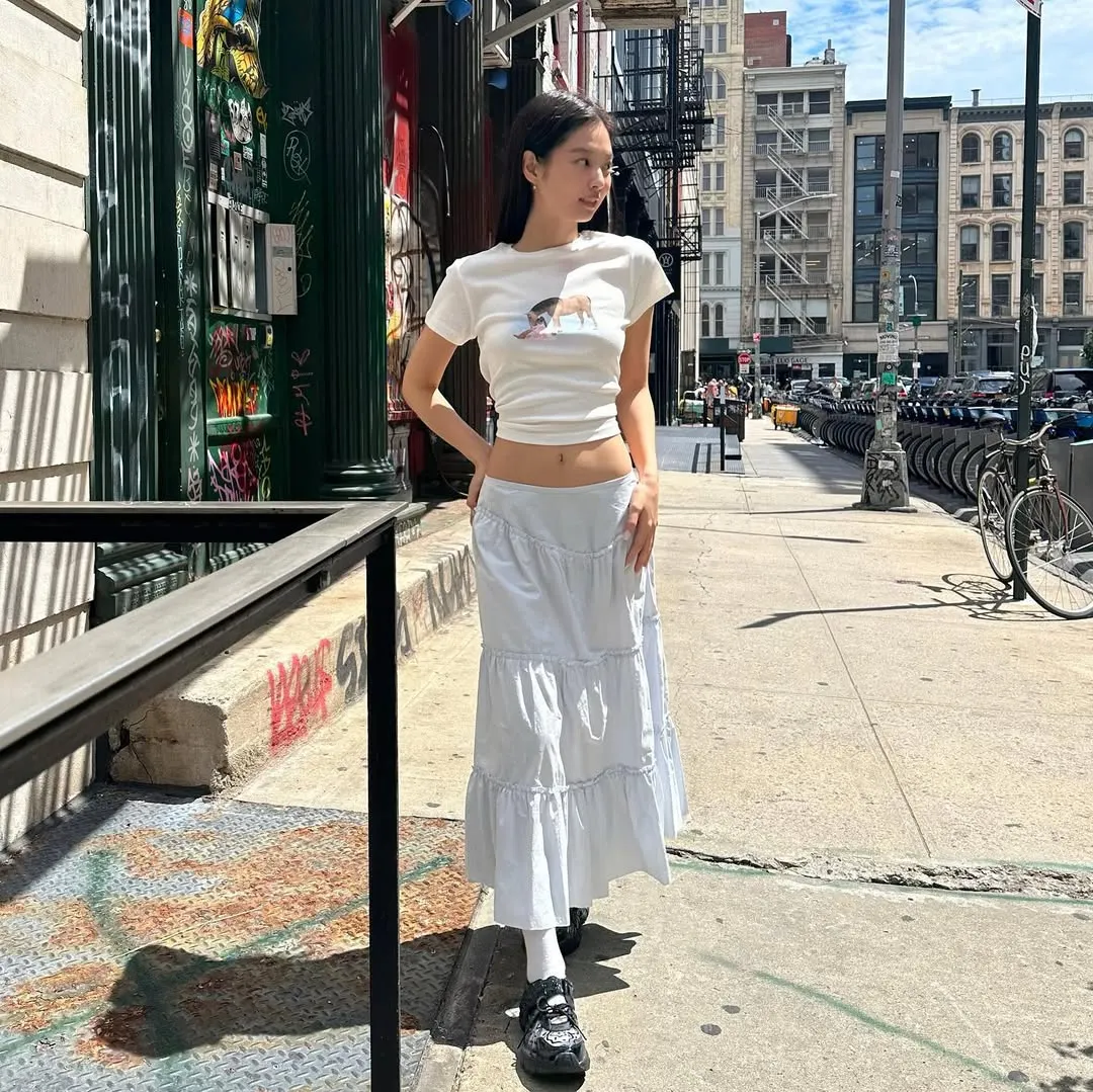 jennierubyjane diện áo croptop khoe eo con kiến