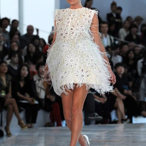 Người mẫu thấp bé có chỗ đứng ở làng thời trang chuyên nghiệp? - ELLVN