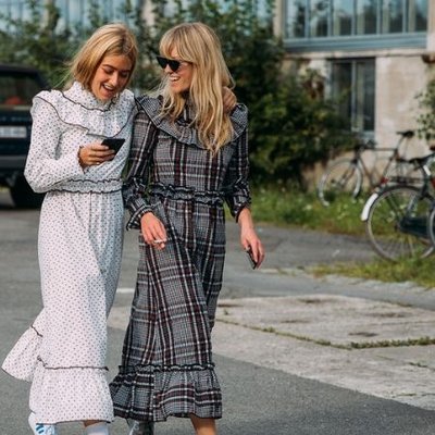 fashionista mặc đầm caro - thời trang scandinavian