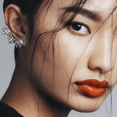 Trắc nghiệm-Cô gái đeo bông tai.