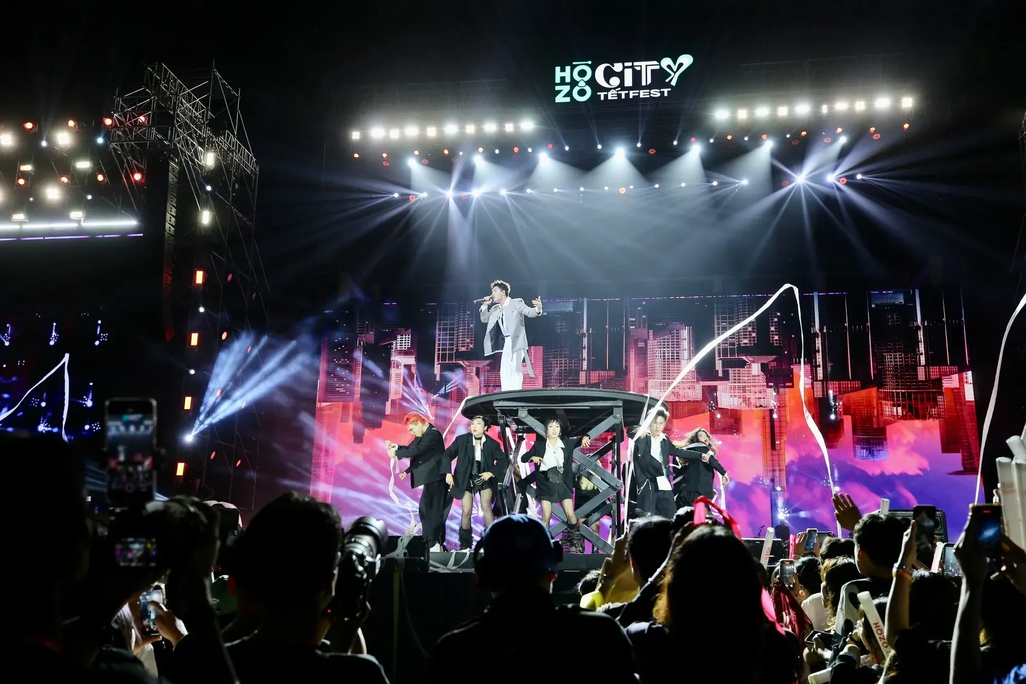 Hieuthuhai tại Hozo City Tết Fest 2025.