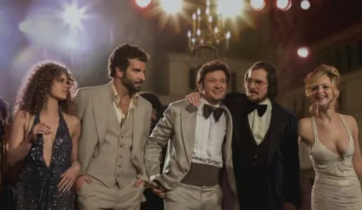 Jennifer Lawrence (ngoài cùng bên phải) trong phim American Hustle.