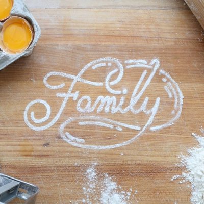 từ gia đình được viết bằng bột làm bánh