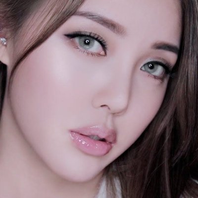 Trang điểm son nude như Pony. Ảnh: vloggest.